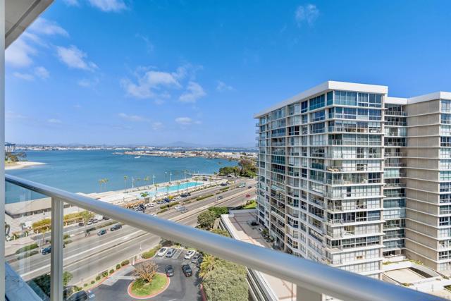 1810 Avenida Del Mundo, Coronado CA: https://media.crmls.org/mediaz/954c1f2d-3c6b-456e-8cee-37f0bbd95cdd.jpg
