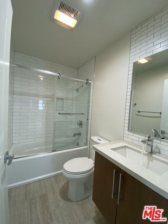 2201 W Court Street, Los Angeles CA: https://media.crmls.org/mediaz/954c218a-b5f5-4d01-92c9-def77e8e878a.jpg
