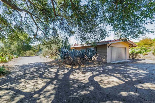 17711 S Mesa Drive, Pauma Valley CA: https://media.crmls.org/mediaz/954c3721-1f98-4379-ac08-d1a090fac8fe.jpg