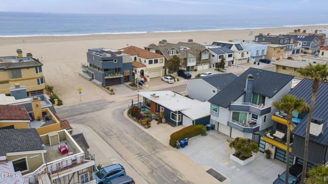 3500 Ocean Drive, Oxnard CA: https://media.crmls.org/mediaz/954cad6f-b4e2-4ce9-8ec5-8f871b556eb0.jpg