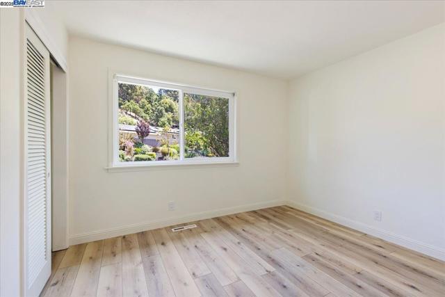 21 Muth Dr, Orinda CA: https://media.crmls.org/mediaz/954cc72a-32e1-4011-8193-3b9a57094516.jpg