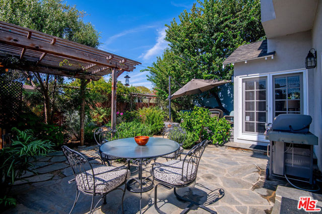 12713 Stanwood Drive, Los Angeles CA: https://media.crmls.org/mediaz/954d341c-208e-4331-8f4f-61c50964d4e6.jpg