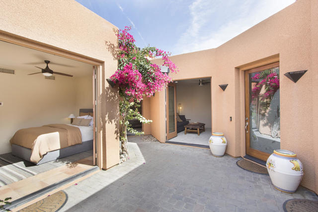 50135 Camino Privado, La Quinta CA: https://media.crmls.org/mediaz/954dd000-b58e-41f4-80b2-1cab6c715f64.jpg