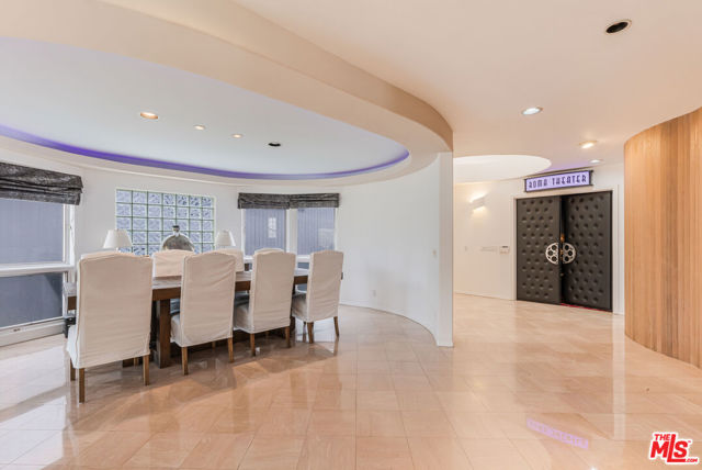 4611 Roma Court, Marina del Rey CA: https://media.crmls.org/mediaz/954e8565-0e90-4a14-a13f-b904a094afbe.jpg