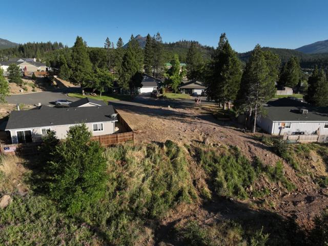 306 Woodridge Court, Weed CA: https://media.crmls.org/mediaz/954ed543-2920-4b1b-aaa2-0c583bab6bb3.jpg