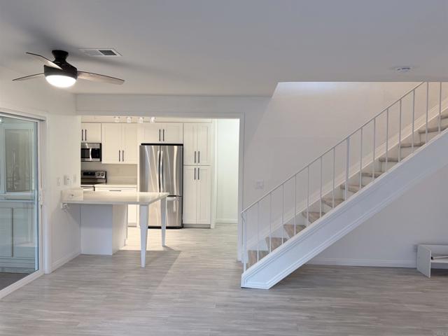 Detail Gallery Image 5 of 25 For 155 Countrywood Ln, Encinitas,  CA 92024 - 3 Beds | 3 Baths