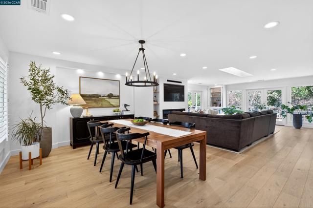 Image 18 of 46 For 393 Colorados Ct