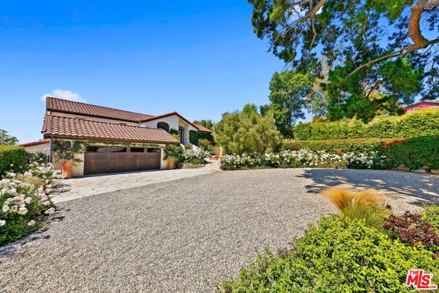 27450 Calicut Road, Malibu CA: https://media.crmls.org/mediaz/954fae59-109c-4f88-84bd-e23b7afa0c1d.jpg