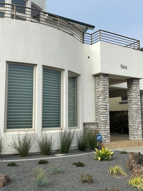 944 W West Cliff Drive, Santa Cruz CA: https://media.crmls.org/mediaz/95509aee-41d3-4fc3-94a9-b745344a90ca.jpg