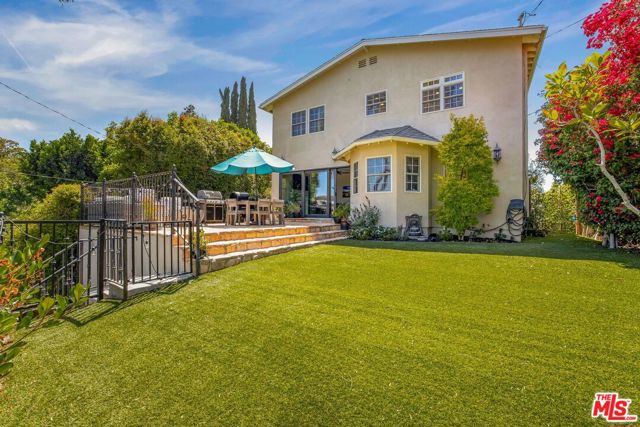 3942 Glenridge Drive, Sherman Oaks CA: https://media.crmls.org/mediaz/9550faa2-1057-4fce-a1d7-3ad332a20b4b.jpg