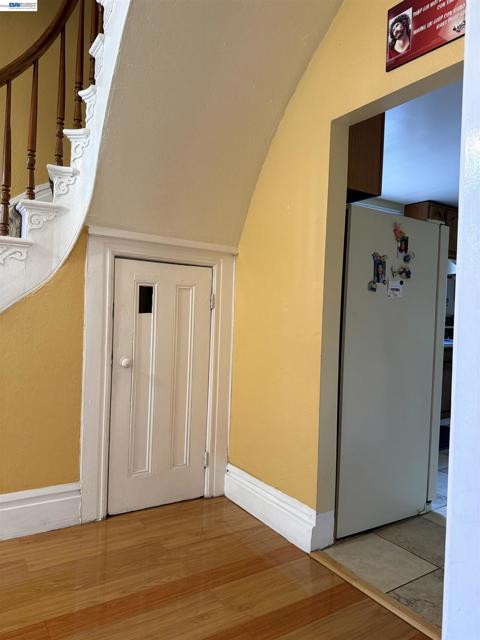 663 25TH Street, Oakland CA: https://media.crmls.org/mediaz/95516f9e-9091-47bb-b3fe-7bde44c6c40e.jpg