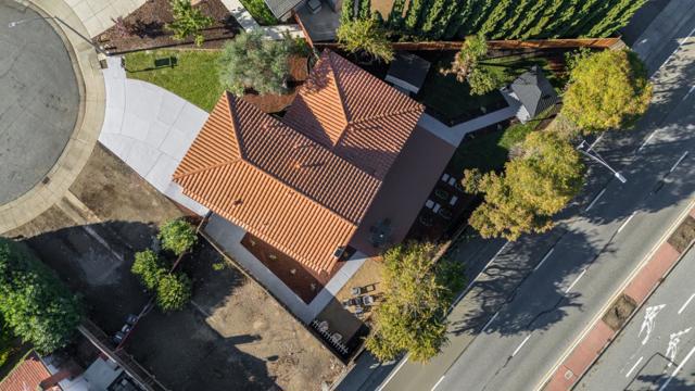 422 Liquidambar Way, Sunnyvale CA: https://media.crmls.org/mediaz/95517de0-dd2b-4282-9a7d-534a90b73344.jpg