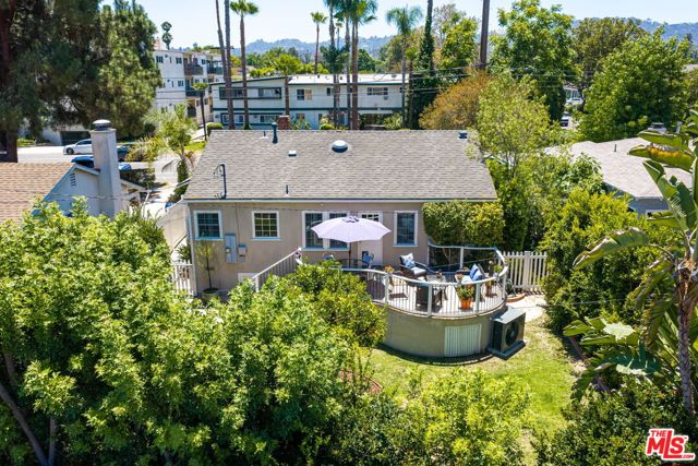 10257 Camarillo Street photo 31
