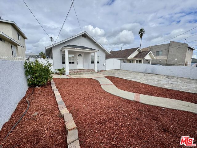 932 W Crestwood Street, San Pedro CA: https://media.crmls.org/mediaz/955200bf-c417-49a7-869c-38362ed8cc7e.jpg