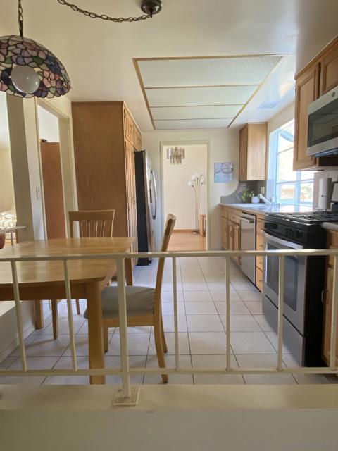 1543 Calle Violetas, Encinitas CA: https://media.crmls.org/mediaz/95522d6c-fc28-4865-815f-d264f7057770.jpg