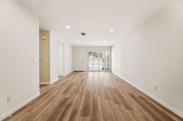 Detail Gallery Image 4 of 44 For 9760 Jersey Ave #173,  Santa Fe Springs,  CA 90670 - 3 Beds | 3 Baths