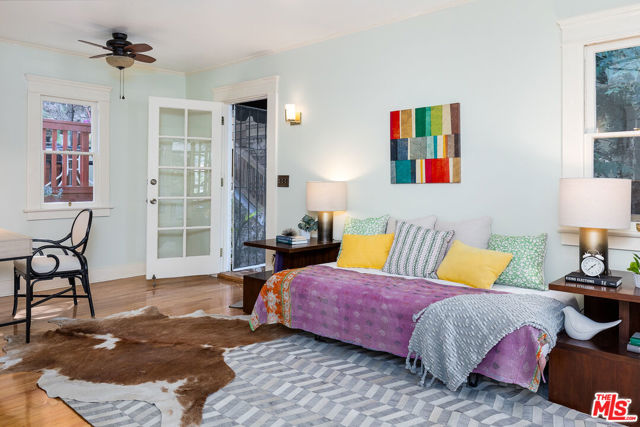 1355 Columbia Drive, Glendale CA: https://media.crmls.org/mediaz/955320f1-ed72-4bcc-a5b7-a3c37a547d04.jpg