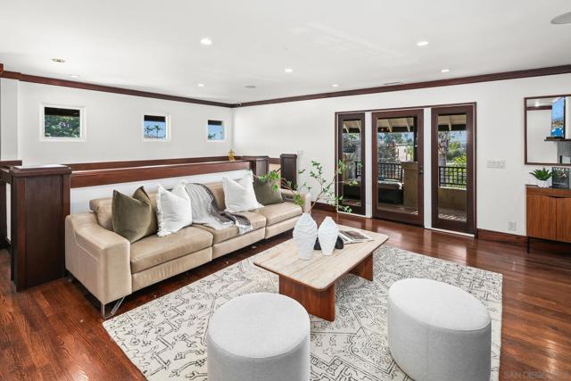 1728 West Lewis, San Diego CA: https://media.crmls.org/mediaz/955321fc-2759-4160-a07e-999a2aea2e8c.jpg