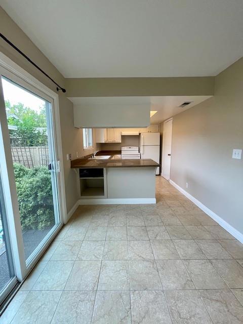 3 Comstock Queen Court, Mountain View CA: https://media.crmls.org/mediaz/9553325f-7df1-495c-9bf2-ffaedff3640c.jpg