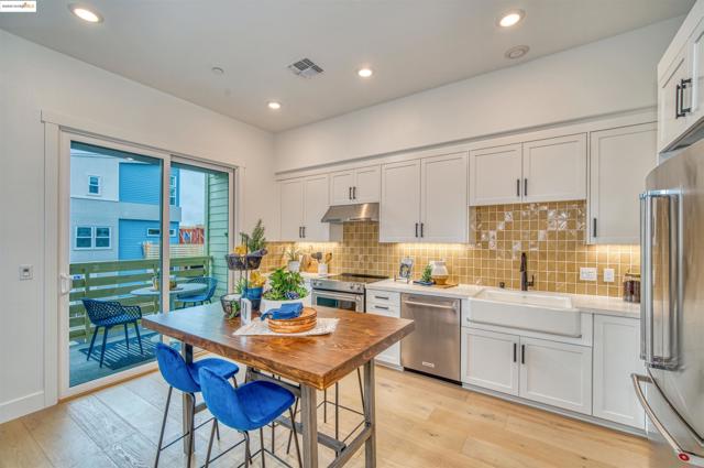 28973 Parkwood Lane, Hayward CA: https://media.crmls.org/mediaz/95533b7e-261a-45f0-a3c2-9a9a910d3196.jpg