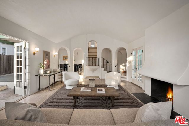 950 N Holliston Avenue, Pasadena CA: https://media.crmls.org/mediaz/95541cc4-34f6-408a-aae9-67b95b71c02e.jpg