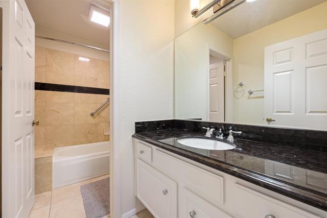 12027 Caminito Corriente, San Diego CA: https://media.crmls.org/mediaz/95546be8-d7f5-4598-9540-3a77cc5d64c8.jpg