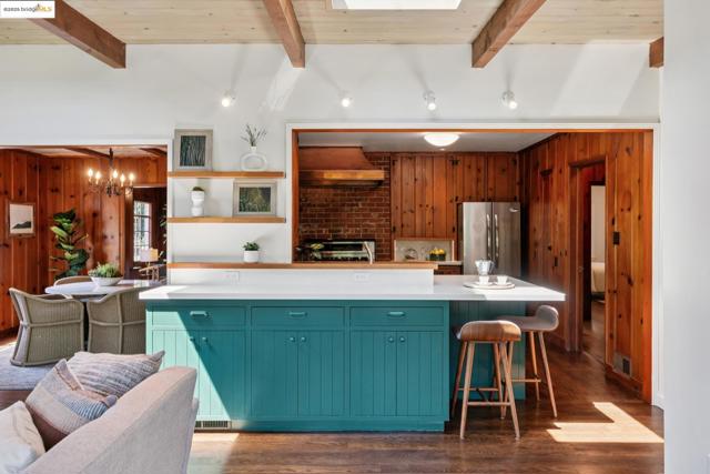 5550 Snake Road, Oakland CA: https://media.crmls.org/mediaz/95547d53-f547-47a0-83ec-cc77762aed84.jpg