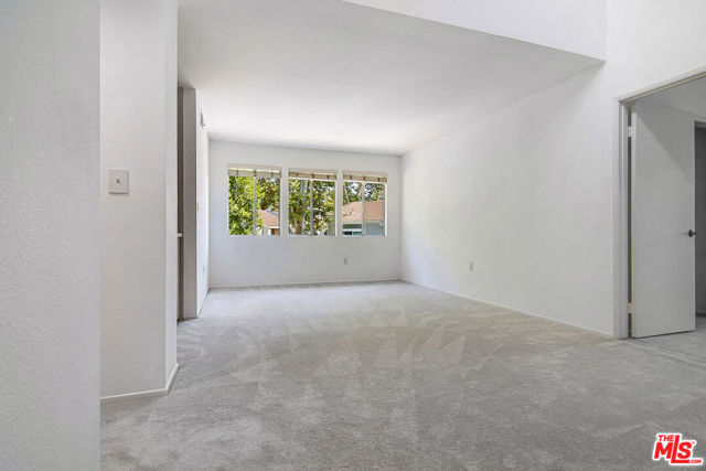 18170 Andrea Circle North, Northridge CA: https://media.crmls.org/mediaz/95549fad-259f-4010-a477-38c40f6472ff.jpg