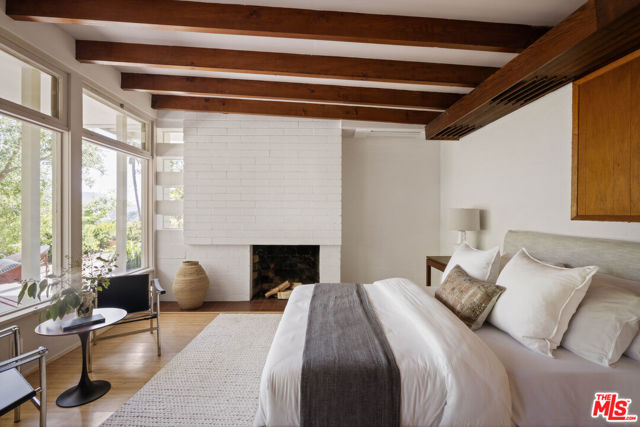7349 Pacific View Drive, Los Angeles CA: https://media.crmls.org/mediaz/9554b7b0-4af8-4ac9-b1e1-4a3532091662.jpg