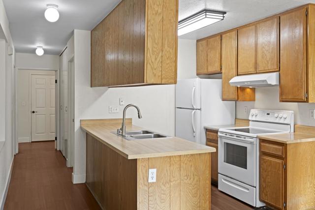 Detail Gallery Image 13 of 33 For 13742 Ruette Le Parc #C,  Del Mar,  CA 92014 - 2 Beds | 2 Baths