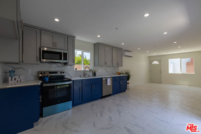 5123 W 130th Street, Hawthorne CA: https://media.crmls.org/mediaz/955535ad-de38-4662-a07a-7e7ebb761fc4.jpg