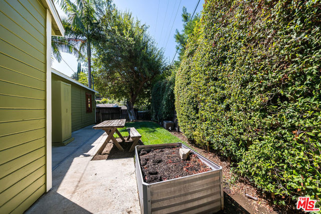 4623 Jessica Drive, Los Angeles CA: https://media.crmls.org/mediaz/9555b7c4-95fc-4b02-a471-1a9526e74876.jpg