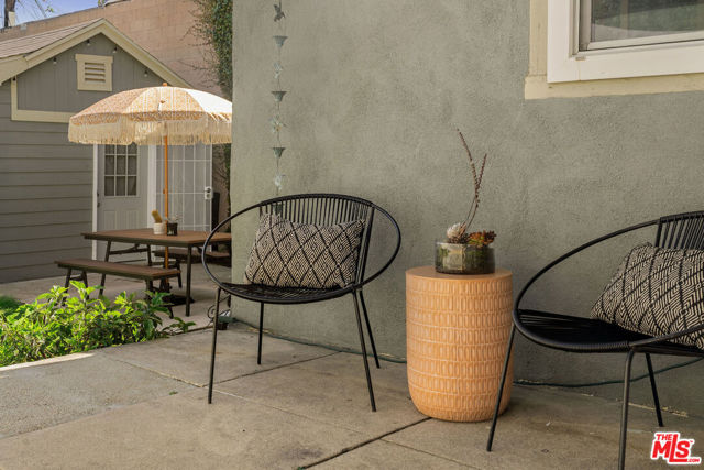 5748 7th Avenue, Los Angeles CA: https://media.crmls.org/mediaz/955602ff-49a7-4d65-b7ac-7a54a33a7c63.jpg