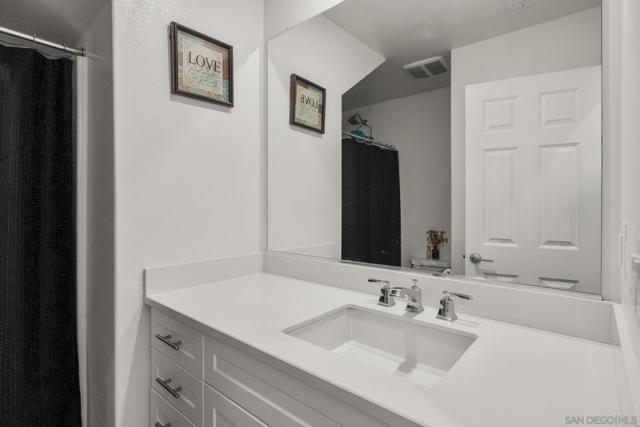 532 Enzo St, Lake Elsinore CA: https://media.crmls.org/mediaz/95562845-ffdc-4db6-ac2c-25dc4a8913c4.jpg
