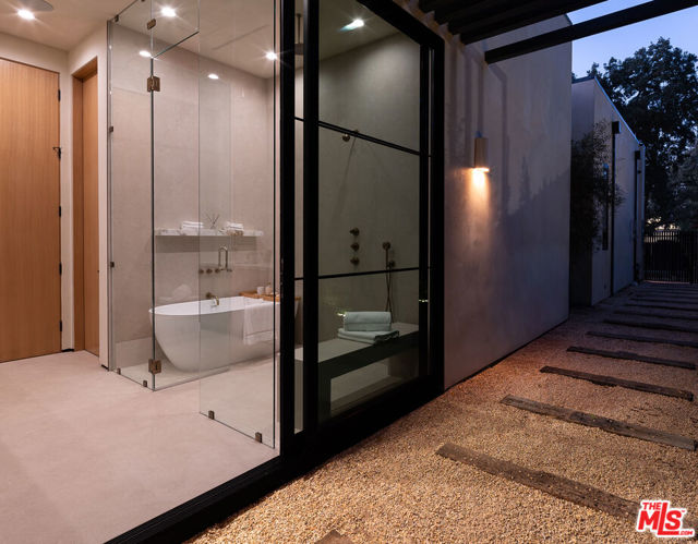 23340 Collins Street, Woodland Hills CA: https://media.crmls.org/mediaz/9556c1e2-6e06-44d4-844a-b5085b467a86.jpg