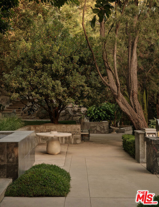 4 Bed Home for Sale in Los Angeles, California