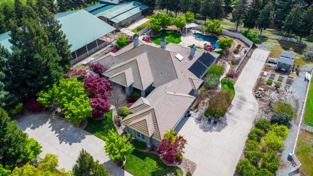 5000 Peach Blossom Lane, Oakdale CA: https://media.crmls.org/mediaz/95579c1e-2dc1-44dd-b852-7c8eb5deeb49.jpg