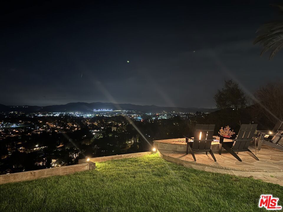 https://media.crmls.org/mediaz/9557bbac-6e9d-4797-992d-1eb3bd34fb31.jpg?preset=X-Large