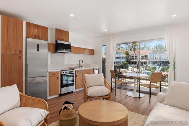 Image 13 of 52 For 4627 Park Dr