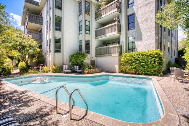 320 Palo Alto Avenue, Palo Alto CA: https://media.crmls.org/mediaz/95581c10-4fe2-4669-a3f1-c49c01fb71c0.jpg