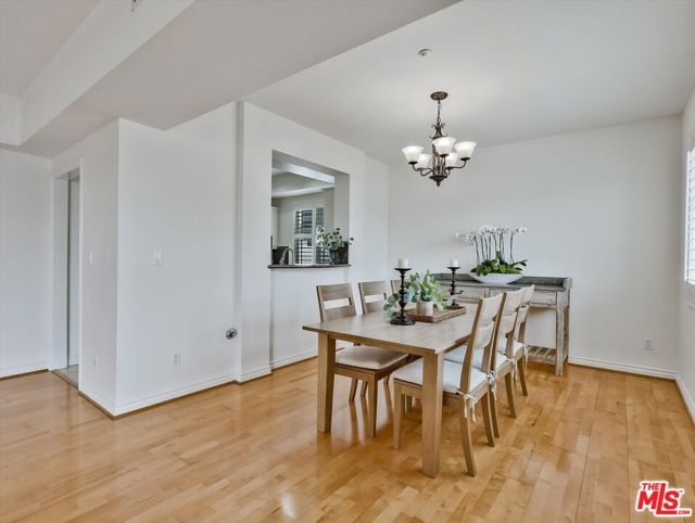 320 S Willaman Drive, Los Angeles CA: https://media.crmls.org/mediaz/955868d8-5843-4f9e-9078-c85b17225781.jpg