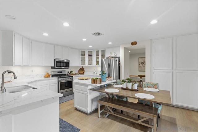 1528 Hendrix Pl, Chula Vista CA: https://media.crmls.org/mediaz/95587416-b728-44ff-ad0d-31bcda9435d9.jpg