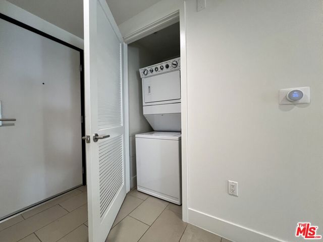 11715 W BELLAGIO Road, Los Angeles CA: https://media.crmls.org/mediaz/95587838-095c-4137-9f16-e1f231e5be1b.jpg