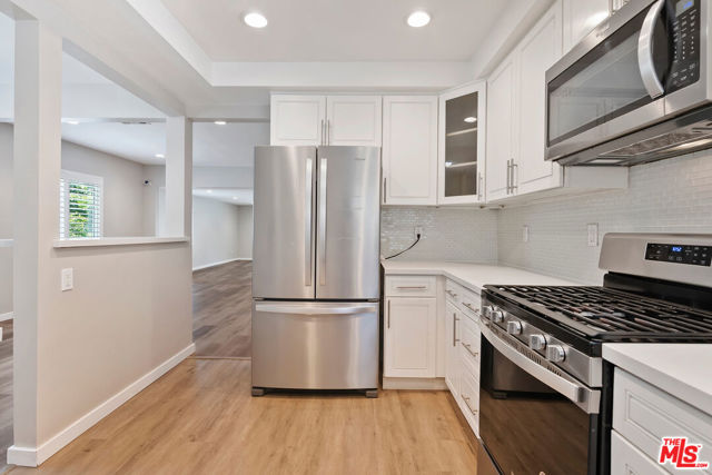 6421 Gaviota Avenue, Van Nuys CA: https://media.crmls.org/mediaz/955899e7-91e1-4eb5-b62d-d7a79f74d717.jpg
