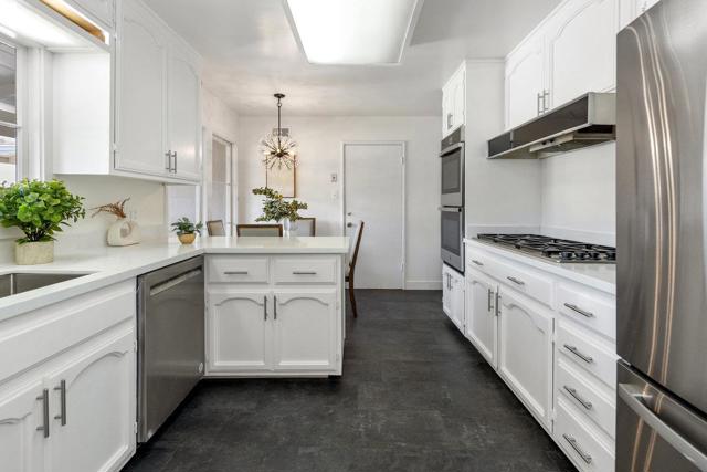 1202 Woodland Drive, San Mateo CA: https://media.crmls.org/mediaz/9558a80c-ef91-4c6a-b415-0147749e6095.jpg