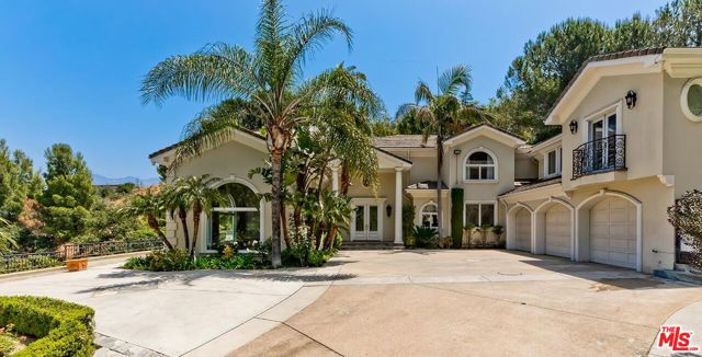 732 Saint Katherine Drive, La Canada Flintridge CA: https://media.crmls.org/mediaz/9559a7e0-20f9-4739-a542-41cc6c2705e8.jpg