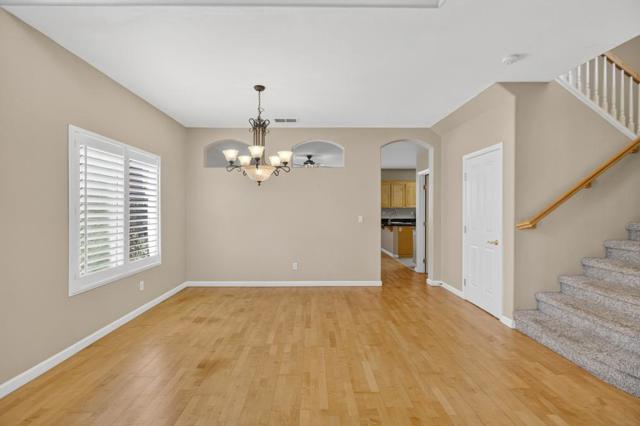 5817 Spring Flower Drive, Elk Grove CA: https://media.crmls.org/mediaz/955a01f6-4400-41e7-80cc-9f26bc5ec973.jpg