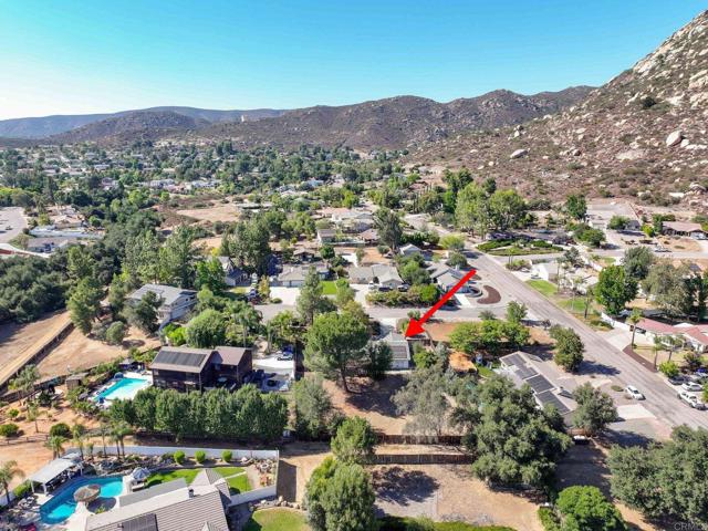 25119 Como Esta Court, Ramona CA: https://media.crmls.org/mediaz/955a4d09-ada5-4d88-ac19-f7eab531943d.jpg