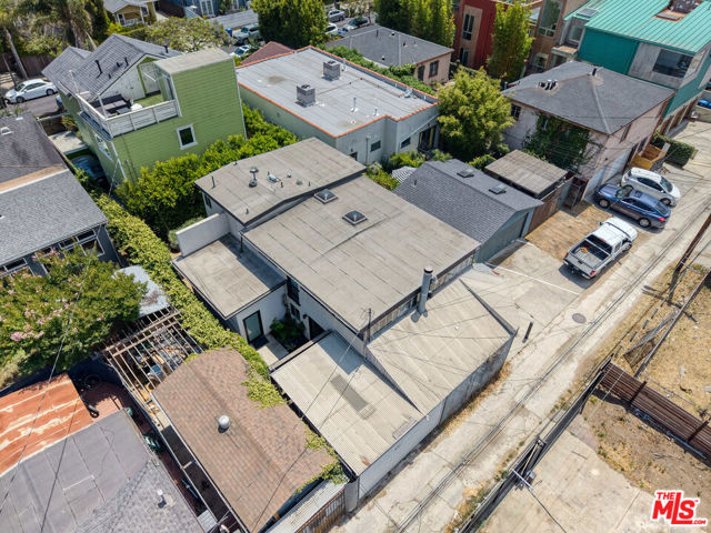 519 1/2 San Juan Avenue, Venice CA: https://media.crmls.org/mediaz/955b5040-6597-43fd-a9c8-c590bd73ac40.jpg