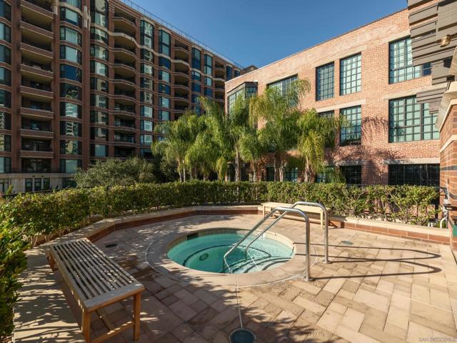 500 W Harbor Dr, San Diego CA: https://media.crmls.org/mediaz/955b69c5-98a9-4389-8fba-81e2a3490f0d.jpg